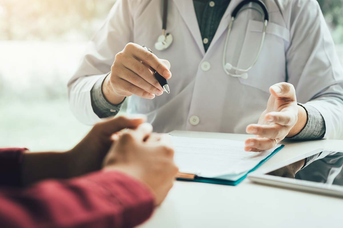 doctor talking about the top naloxone benefits for opioid addiction