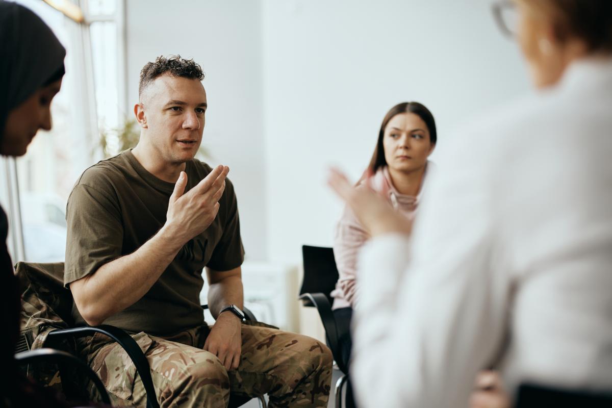 man in therapy discussing how does outpatient alcohol detox work